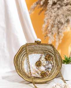 Pochette de soirée contemporaine de luxe métallique pour femme avec une chaîne élégante et un design raffiné - Product Image 3