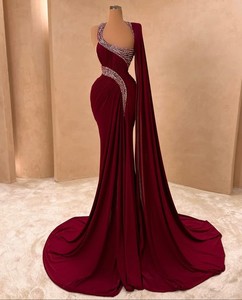 Robe de bal maxi romantique à col montant en satin et dentelle, ornée de cristaux, broderie florale, éco-responsable, silhouette droite et douce, style vintage - Product Image 1