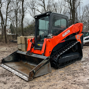 Chargeuse compacte sur chenilles Kubota SVL 95-2, moteur haute performance, efficacité opérationnelle élevée, garantie 4 ans, livraison rapide - Product Image 1