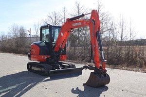Mini-excavatrice Kubota KX040-4, 4 tonnes, excavatrice hydraulique sur chenilles |   Excavatrice compacte sur chenilles hydraulique 4T pour le creusement de fossés - Product Image 4