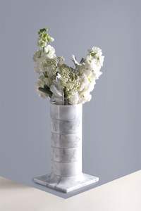 Vase à fleurs en marbre de grande qualité à prix raisonnable, unique, pour un style artistique de la maison, créant un accent décoratif accrocheur - Product Image 5