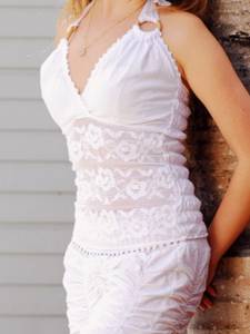 Top corto de punto ajustado a la moda de verano para mujer, camiseta informal de manga corta con patrón bordado frontal, decoración al por mayor - Product Image 5