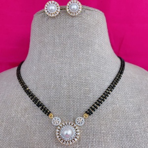 Merveilleux look double couche plaqué or Mangalsutra ensemble avec pendentif CZ et boucles d'oreilles assorties pour mariage et usage quotidien pour les femmes - Product Image 1