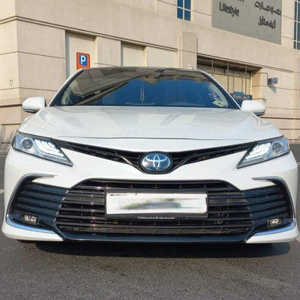 Sedán Híbrido LE GCC 2024 Usado, Asientos de Cuero Claro, Control de Crucero ACC, R18, Volante a la Izquierda, >8L, Automático, Tracción en las Cuatro Ruedas, Luces LED, Panorámico - Product Image 1