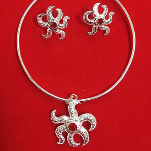 Traditional Gold-Plated <b>Flower</b> Design Necklace Set with Red Stone Accents Model no 23197 - Product Image 1