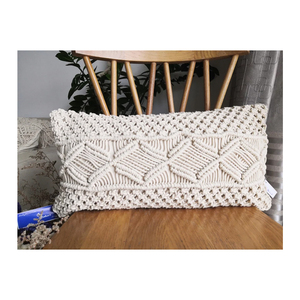 Nouveauté : Housse de coussin faite à la main avec des glands, broderie bohème, taie d'oreiller en provenance d'Inde - Product Image 1