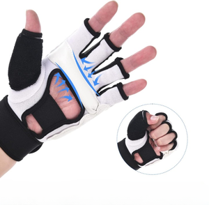 Gants de kickboxing personnalisables de 8oz pour le karaté Taekwondo Open Hand Sports fabriqués à partir de matériaux de qualité - Product Image 3