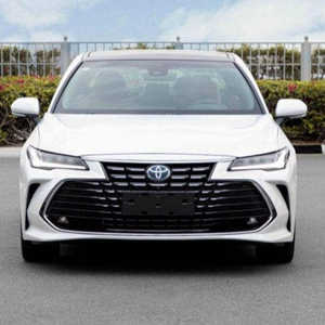 SEDÁN 2024 ECONÓMICO, 4.5L AUTOMÁTICO, TECHO SOLAR PANORÁMICO, ASIENTOS DE CUERO, ACC, FAROS HALÓGENOS/XENÓN, CÁMARA TRASERA 360, ALUMINIO - Product Image 1