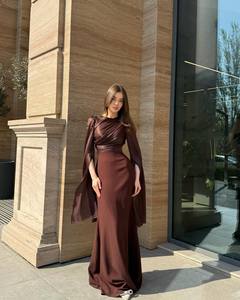 Vestido de Sirena de Satén Royal Envy en Azul Real Intenso con Detalles de Piedras Preciosas, Dobladillo Evase y Estampado para un Efecto Dramático en Fiestas - Product Image 4