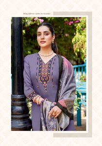 Dernier concepteur nouveau style élégant vêtements de fête fil et travail à la main haut flammé en rayonne pure avec bas imprimé rayonne avec Dupatta - Product Image 2