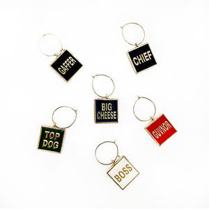 Abalorios de copa de vino personalizados de forma única Opciones de diseño personalizado con material Aleación de zinc - Product Image 1