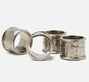 Ronds de serviette en métal de conception simple forme ronde pour la décoration de table de dîner de maison et de mariage porte-serviettes dorés - Product Image 6