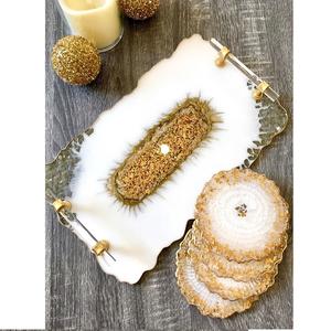 Plateau en résine époxy avec poignées de branche pour les fêtes avec schéma de couleurs blanc et noir - Product Image 3