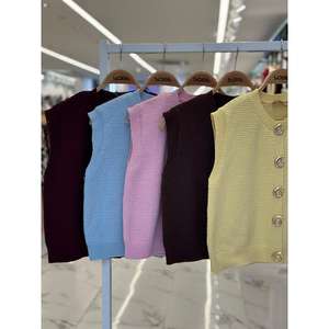 Gilet en tricot boutonné Helios Gold 5186, vêtement d'extérieur élégant - Product Image 1