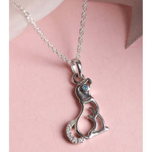 Collier pendentif chien CLARA fait main en argent sterling 925 avec sertissage clos et plaqué or, idéal pour un cadeau ou une fête, motif numéroté - Product Image 2