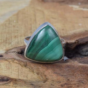 Bague élégante en forme de trillion de pierres précieuses malachite en argent sterling 925 bijoux fins verts pour les mariages cadeau parfait - Product Image 3
