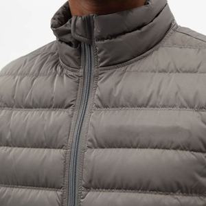 Chaqueta de invierno acolchada impermeable para hombre con logotipo frontal de camuflaje de marca personalizada - Product Image 3