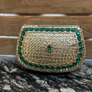 Bolso de mano y bandolera de metal con mosaico, marco cuadrado con piedras, cadenas con diseño de patrón y decoración de perlas, hecho a mano. - Product Image 6