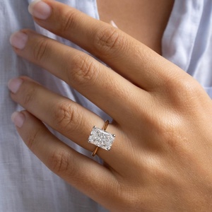 Anillo de Compromiso Solitario de Corte Radiante de Lujo, con Acentos en Oro, Platino y Plata, Joyería Fina para Novia - Product Image 4