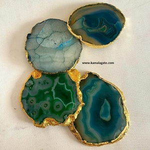 Posavasos de rebanadas de ágata púrpura con bordes galvanizados dorados Decoración de mesa de piedras preciosas con adorno dorado - Product Image 3