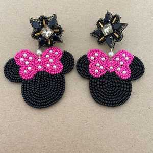 Nouveautés 2025, boucles d'oreilles classiques en forme de carotte unisexes, rose, blanc, jaune, perles de verre faites à la main, déclaration de style pour enseignant, mariage - Product Image 2