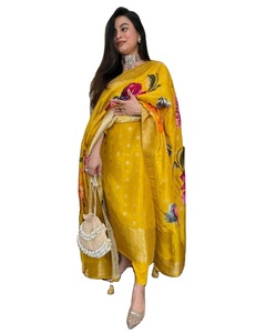 Ensemble Kurti et Bas en Tissu Soie J-Card Viscose Lourde Jaune, Coupe Droite Légère avec Bordure Fantaisie et Dupatta pour Adulte - Product Image 1