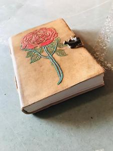 Diarios de cuero hechos a medida con Gautam Buddha en relieve y cubiertas impresas ideales para reventa por tiendas de suministros de revistas - Product Image 5