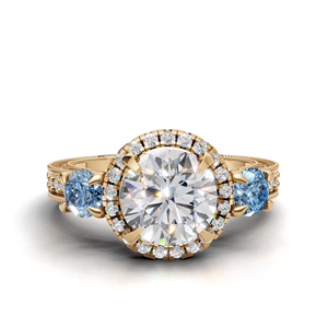 Anillo de compromiso personalizado de oro amarillo/blanco de 18 quilates con diamante cultivado en laboratorio, corte halo de tres piedras, chapado en rodio y diamante de tallo dividido - Product Image 1