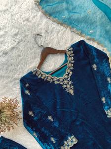 Ensemble Kurta Plazzo en velours d'hiver pour femmes, avec broderie de cordon et de paillettes, pour les fêtes, évacuation de l'humidité et séchage rapide - Product Image 6