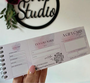Buono Regalo Personalizzato per Salone di Bellezza, Carta Regalo con Logo Stampato per Tecnici di Ciglia e Unghie, Articoli di Cancelleria per Parrucchieri, Fisico Perforato - Product Image 1