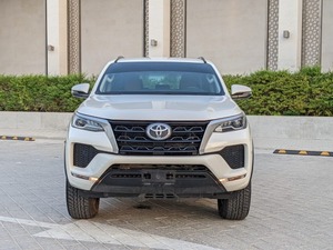 Toyota Fortuner d'occasion, conduite à gauche, conduite à droite, diesel, pick-up, double cabine, très propre, Toyota Fortuner à vendre - Product Image 4