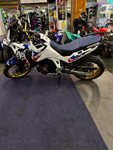 Motocicleta Todoterreno Honda Africa Twin Adventure Sports ES DCT 2024, Motor de 4 Tiempos Refrigerado por Líquido, Unicam - Product Image 3