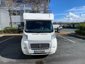 Autocaravana de Lujo Rimor Europeo 87P de Perfil Bajo, Modelo 2009, con Garaje XL, para Familias, en Venta - Product Image 2