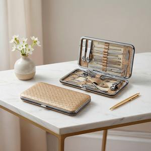 Juego de Manicura Portátil Completo de Acero Inoxidable con Herramientas Prácticas y Elegantes para el Cuidado de las Uñas - Product Image 1