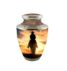 Hermoso diseño de caballo y puesta de sol de urna de cremación de metal de aluminio pulido para cenizas humanas hechas de latón - Product Image 1