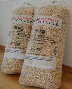 Granulés de bois Euro 15kg en sacs, combustible biomasse pour système de chauffage, durables, 6mm, pin, chêne, bois dur, teneur en cendres 0,6%, calories 4800J - Product Image 2