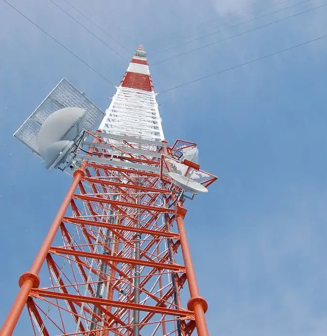 28-50M इस्तेमाल किया एंटीना टॉवर 3 पैर जस्ती ट्यूब त्रिकोणीय जाली संचार दूरसंचार जीएसएम स्टारलिंक एंटीना एंटीना टॉवर