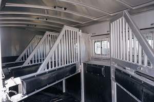 Remorque pour bétail de haute qualité 2024 avec paroi latérale amovible, 3 essieux, clôture pour moutons, chevaux, vaches, porcs - Product Image 5