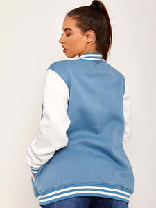 Chaqueta de béisbol Varsity de lona transpirable con mangas de contraste de lana azul de fábrica directa para mujer - Product Image 2
