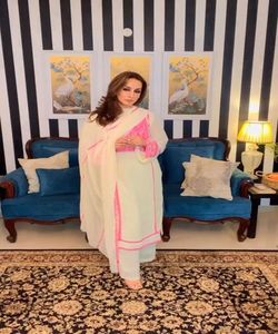 Ropa cosida al por mayor con un hermoso diseño de ropa bordada, perfecta para mujeres amantes de las modestas opciones de moda modernas - Product Image 3