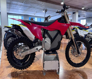 Moto tout-terrain sportive industrielle DIY ODM 2024 59.6KW MY23 avec garantie de 3 ans - Product Image 2