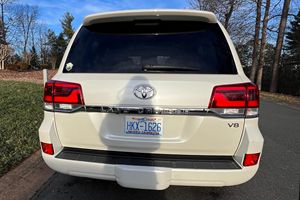 Toyota Land Cruiser 2018 Usado en Excelentes Condiciones - Product Image 2