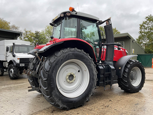 Tracteur Massey Ferguson 7720 200 CV Neuf et d'occasion pour les travaux de construction et l'agriculture. Obtenez une bonne affaire pour cette machine. - Product Image 4