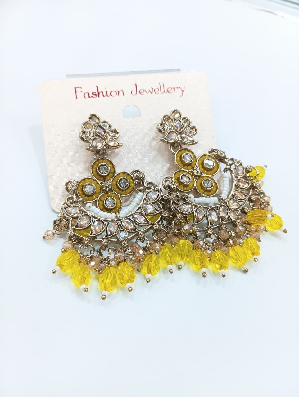 สีเหลือง