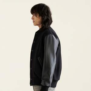 Chaqueta universitaria clásica unisex-Diseño cómodo y elegante, ideal para uniformes de equipo y ropa informal diaria - Product Image 3