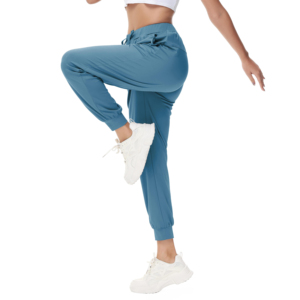 Pantalon de survêtement pour femme fabriqué en tissu durable avec une finition douce, cravate à la taille réglable pour vous donner un ajustement personnalisé avec style - Product Image 3