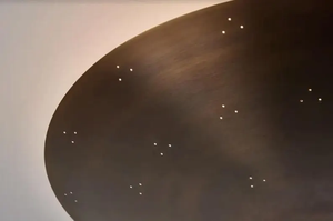 ไฟติดตั้งแบบเรียบหรูกลางศตวรรษทำด้วยมือมีไฟสามดวงสีทองเหลืองเจาะรูและตกแต่งลวดลายโบราณ - Product Image 5