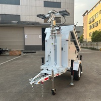 Tour d'éclairage solaire sur remorque de 7 m de haut avec batterie LiFePO4, fiable et résistante aux intempéries, pour l'éclairage d'événements sportifs