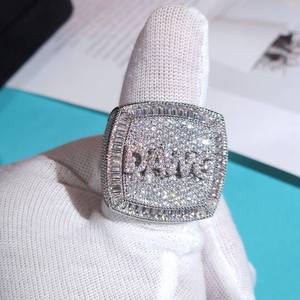 Elegante Anillo de Diamantes Hecho a Mano en Plata de Ley 925 Chapado en Oro, Joyería de Moda Hip Hop Premium, Corte Brillante, Lujoso, Unisex - Product Image 3