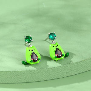 Boucles d'oreilles pendantes en émail Jeulia Hug Me Avocado Cat en argent sterling, cadeau en forme d'animal - Product Image 5